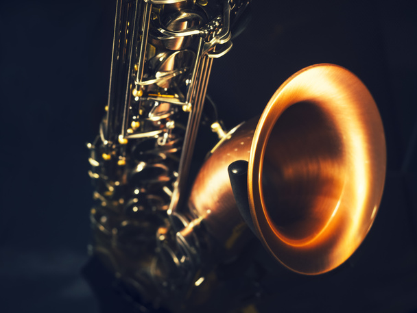 Saxophon-Musikinstrument hautnah klassische Jazzmusik  - Foto, Bild