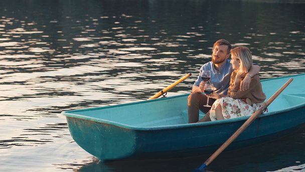 Smiling couple in a boat on vacation - Fotografie, Obrázek