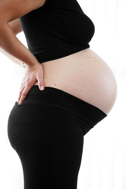 Embarazada vientre aislado sobre fondo blanco
 - Foto, imagen