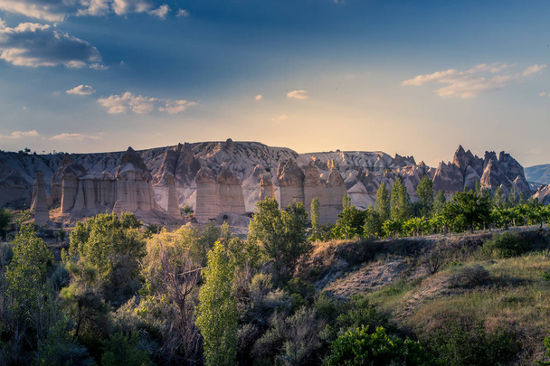 la valle più famosa della Turchia chiamata Love Valley. sfondo naturale - Foto, immagini