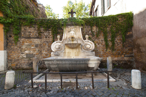 Fontana del Mascherone em Via Giulia, Roma, Itália, Lazio
 - Foto, Imagem