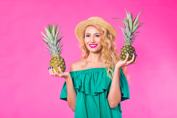 Portrait of happy woman and pineapple over pink background. Summer, diet and healthy lifestyle concept - Foto, Imagem