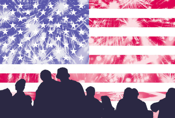 Menschenmassen feiern den 4. Juli, den amerikanischen Unabhängigkeitstag. Feuerwerk und die Flagge der Vereinigten Staaten  - Foto, Bild