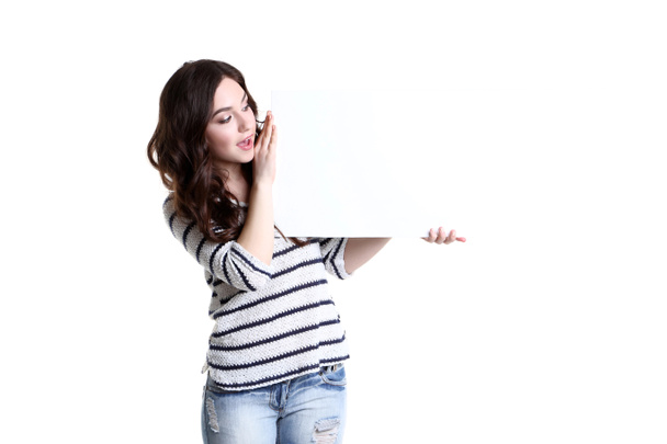 Beautiful young woman holding white blank board - Foto, afbeelding