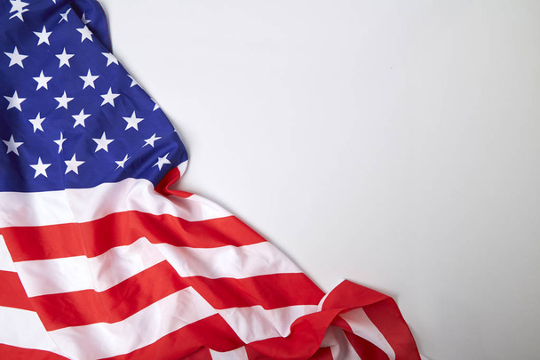 Amerikaanse vlag grens op effen witte achtergrond - Foto, afbeelding
