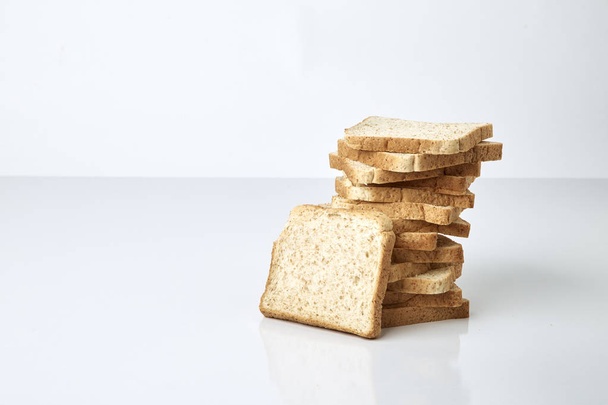 slices of whole wheat bread isolated on white background - Foto, Imagem