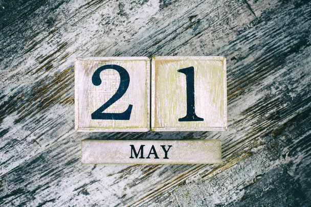 calendario in legno con data maggio, 21 - Foto, immagini