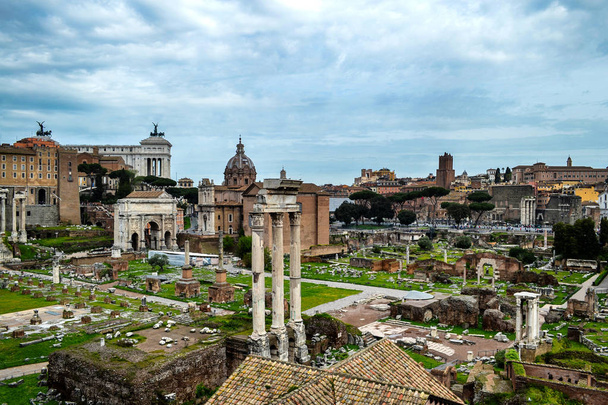 Ancient Roman ruins in Rome, Italy - Fotoğraf, Görsel