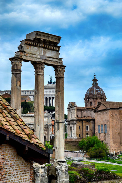 Ancient Roman ruins in Rome, Italy - Zdjęcie, obraz