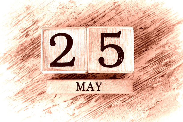 kalendarz drewniany z datą maja, 25 - Zdjęcie, obraz