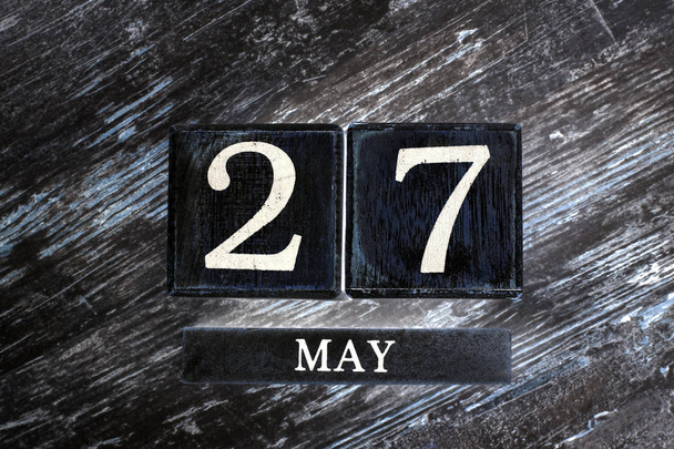 calendrier en bois avec date mai, 27 - Photo, image