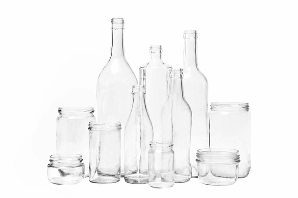 Glasflaschen auf weißem Hintergrund - Foto, Bild