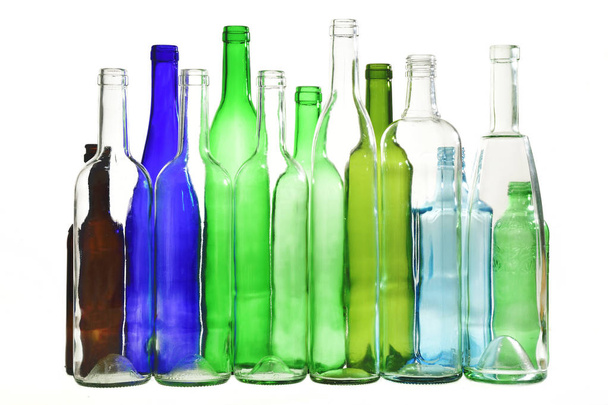 Recycling-Glas auf weißem Hintergrund - Foto, Bild