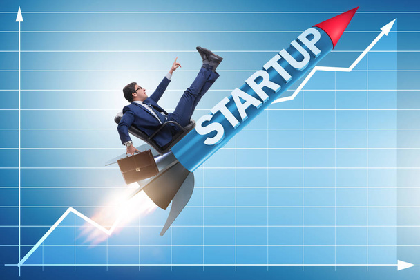 Podnikatel v start-up konceptu létání na raketě - Fotografie, Obrázek