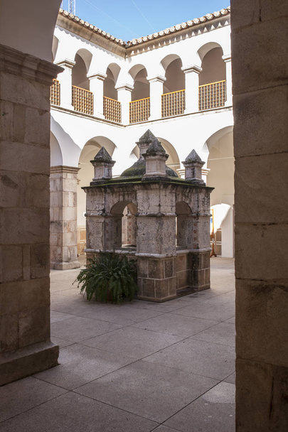 Kolostor San Antonio udvar, jelenleg város kulturális központ, Almendralejo, Badajoz, Spanyolország - Fotó, kép