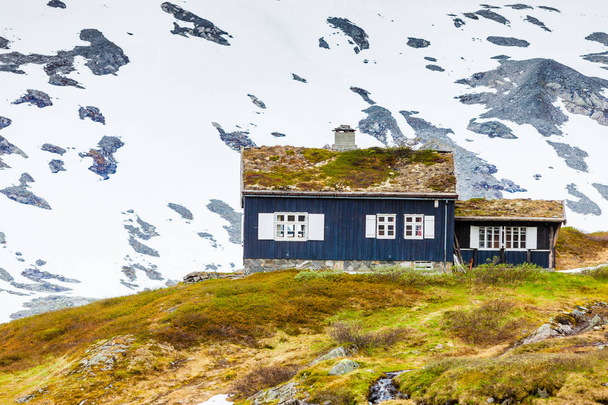 Norwegian old country houses hytte in the mountains. Beautiful winter landscape in Norway, Scandinavia - Fotó, kép