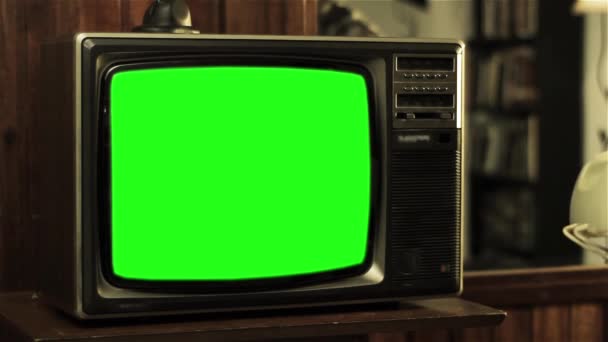 Vintage Tv pantalla verde. Listo para reemplazar la pantalla verde con cualquier material de archivo o imagen que desee. Puedes hacerlo con Keying. Full HD
.  - Metraje, vídeo