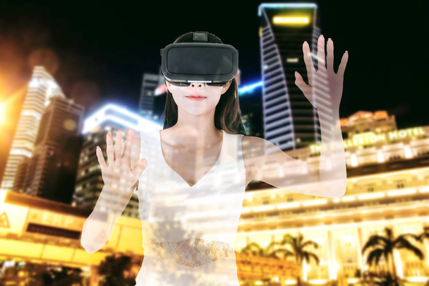 Young woman enjoy with virtual reality glasses on city background - Foto, Bild