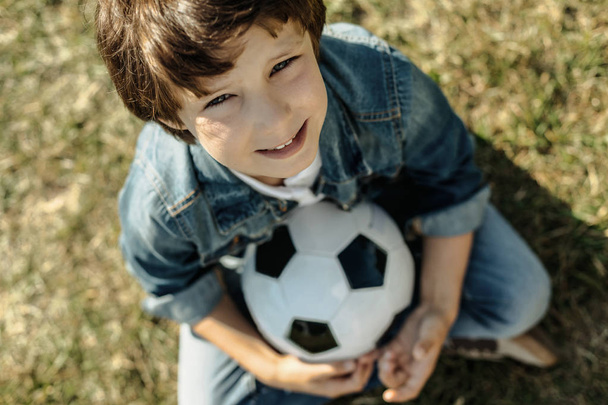 Happy boy sitting with his ball - Фото, зображення