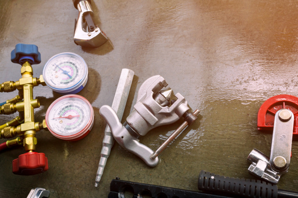Эксцентричные инструменты для сжигания конусов и измерительные приборы для ремонта воздуха
 - Фото, изображение