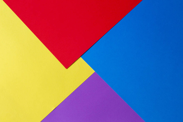 Színes papír háttér piros, kék, lila és yelloe hangok - Fotó, kép
