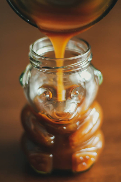 Miel en un frasco
 - Foto, imagen