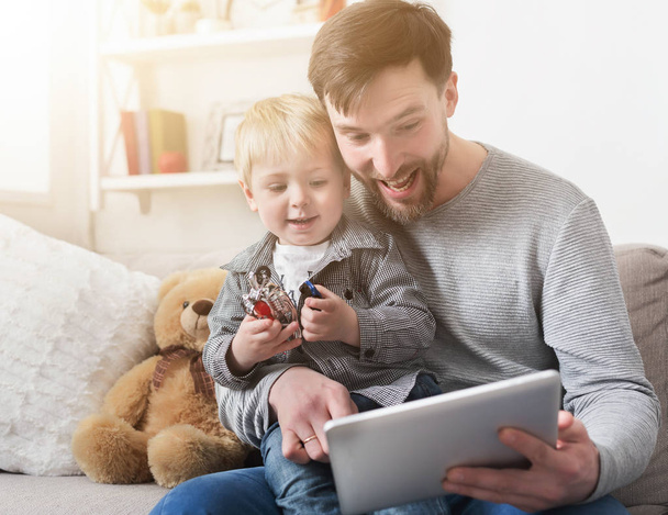 Happy father and little son with tablet at home - Photo, Image