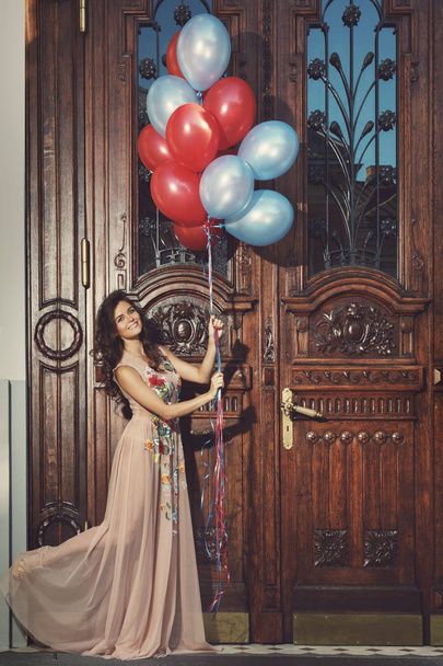 Lovely woman in beautiful dress with colorful balloons - Foto, afbeelding
