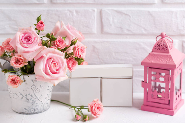 St. Valentine Day background. Bunch of tender pink roses flowers,decorative pink lantern and empty calendar for your date  against  white brick wall. Floral still life.  Selective focus. - Foto, immagini