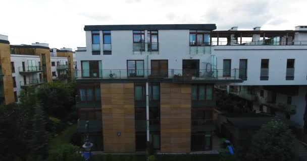 Βαρσοβία, Πολωνία: Αεροφωτογραφία του διαμέρισμα σπίτια στα προάστια - Πλάνα, βίντεο