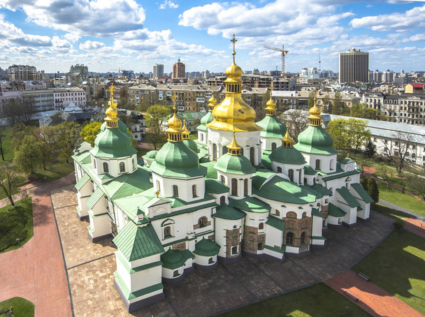 die berühmte st. sophia-kathedrale in kiev bei sonnigem tag panorama - Foto, Bild
