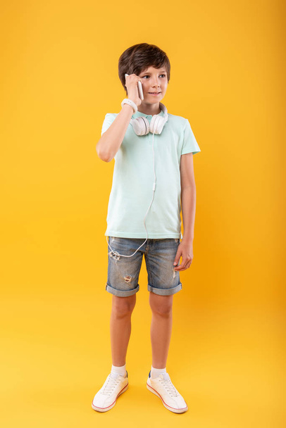 Cheerful child talking on the phone - Фото, изображение