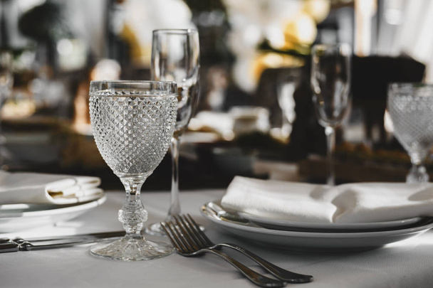 Beautiful cutlery on the wedding table. Lunch devices - Valokuva, kuva