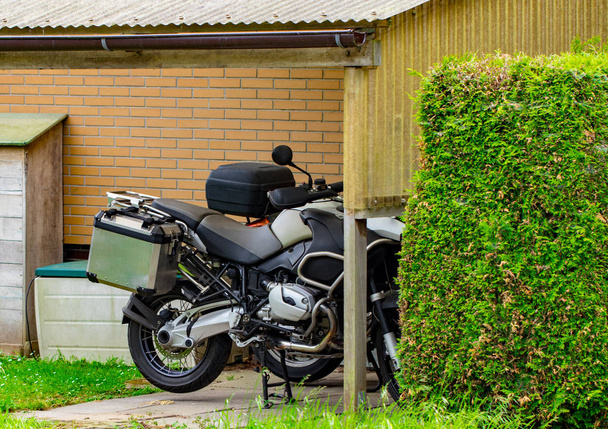 Detailní záběr z klasických motocyklů na domácí pozadí. - Fotografie, Obrázek