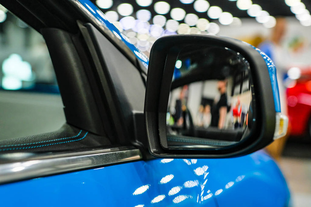 Close-up the side mirror of a blue sports car. Rear-view mirror. - Zdjęcie, obraz
