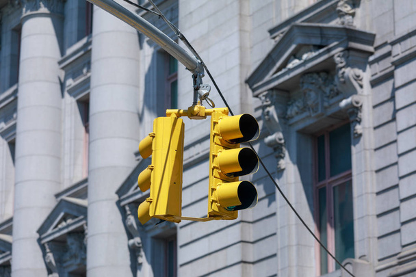 晴れた日のニューヨーク市交通信号 - 写真・画像