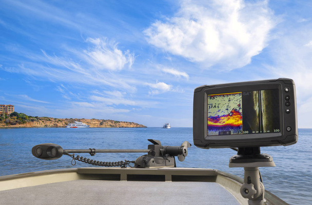 Fishfinder, echolot, sonar op de boot vissen - Foto, afbeelding