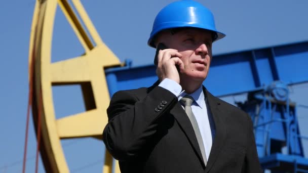 Oil Industry Businessman Talk to Mobile Petroleum Pump Extracting in Background - Πλάνα, βίντεο