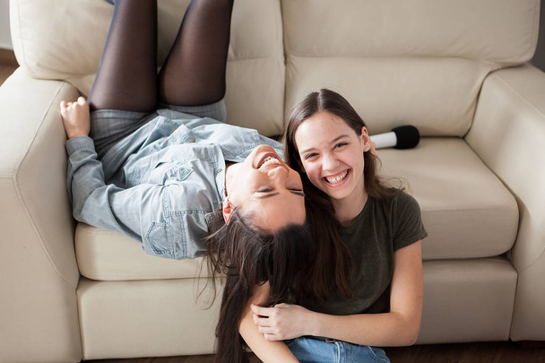 Candid photo of two sisters laughing - Fotoğraf, Görsel