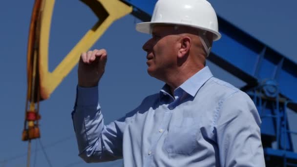 Engineer Working in Extracting Oil Field Looking Forward Hand Hat Sun Protection - Metraje, vídeo