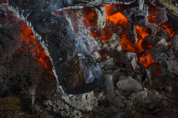 Şömine arka plan. Closeup doku yanmış kömür - Fotoğraf, Görsel