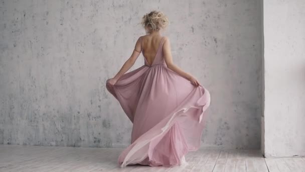 portrait of a young girl in an evening gown. evening make-up and a beautiful hairstyle. charming blonde in a dress with an open back. - Footage, Video