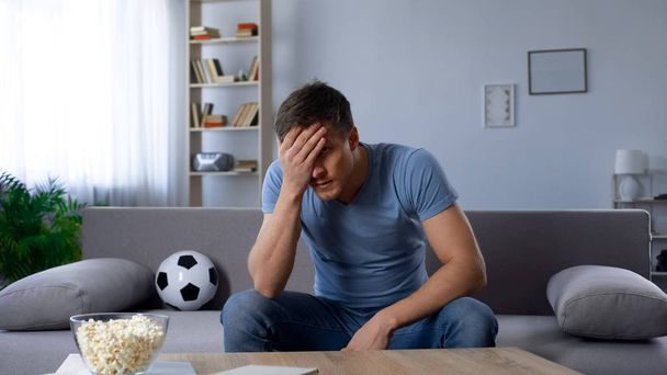 Disappointed man shocked by defeat of favorite football team on championship - Foto, immagini
