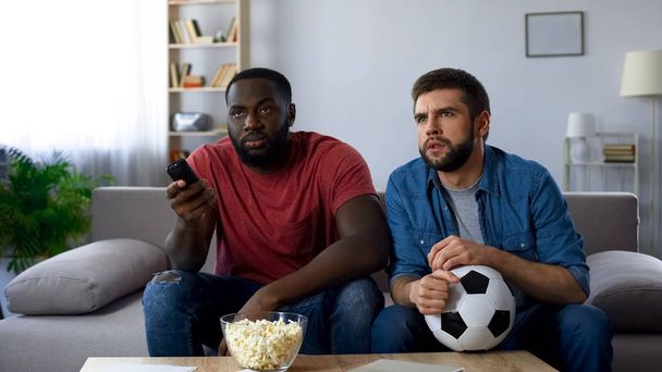 Male friends watching american football match, trying to understand rules - Foto, Imagem