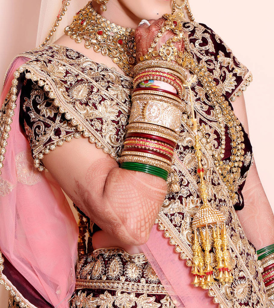 インドの結婚式で花嫁のジュエリー - 写真・画像
