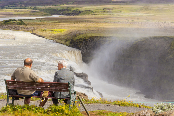 Homme sur le banc en bois - Islande
. - Photo, image