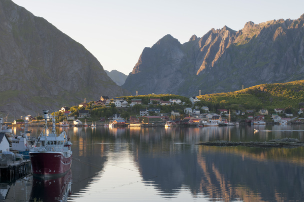 Вид на норвежский фьорд на закате
 - Фото, изображение
