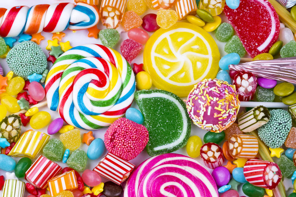 El postre de caramelos coloridos
 - Foto, imagen