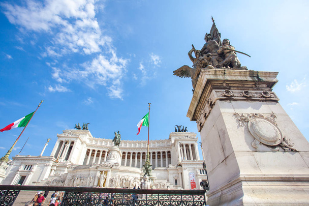 Rome, Italy - 22.06.2018: Venice Square in Rome, and the Monument of Victor Emmanuel. - Φωτογραφία, εικόνα