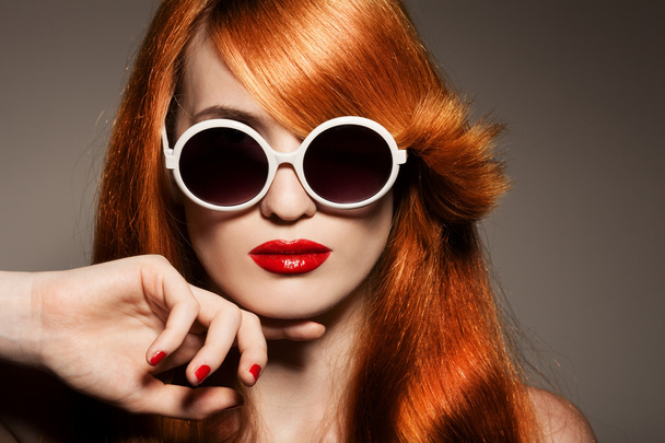 Beautiful woman with bright make-up and sunglasses - 写真・画像